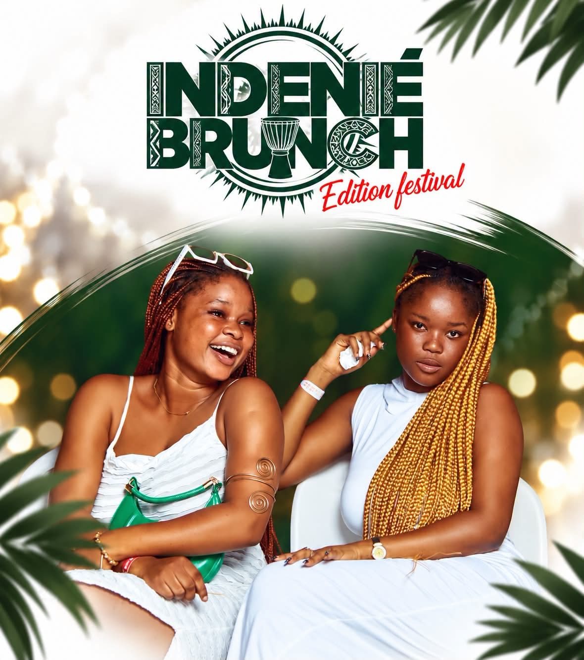 Deux amies complices en robe blanche, Indénié Brunch