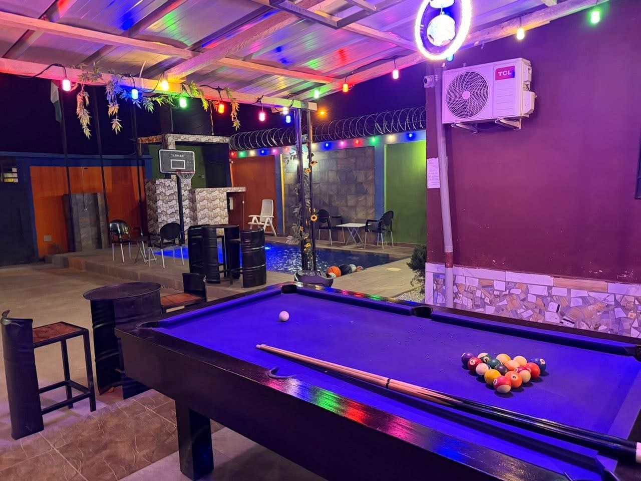 Espace billard et piscine